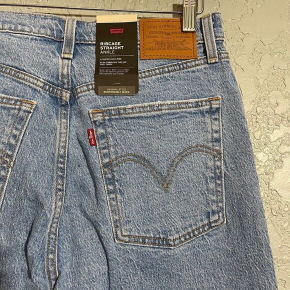 Levi’s Ribcage Straight Ankle Jeans - Picture 6 of 12